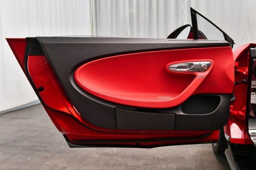 Детали интерьера Bugatti Chiron 2019 года  (фото 12 из 29)